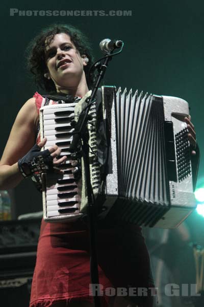 ARCADE FIRE - 2007-08-24 - SAINT CLOUD - Domaine National - Grande Scene - 